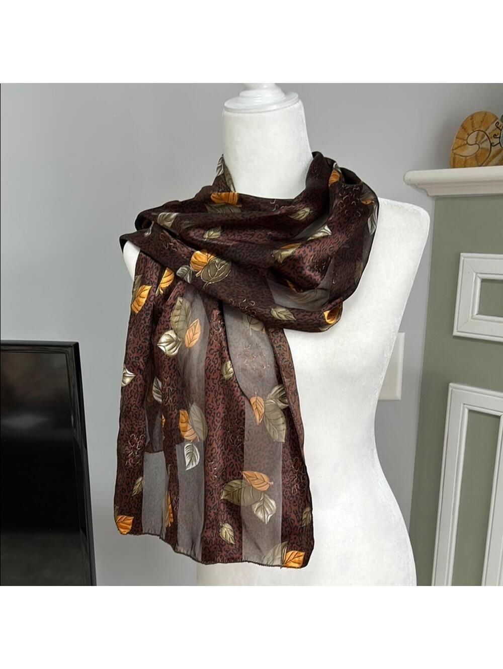 Elegant Brown Leaf Pattern Scarf